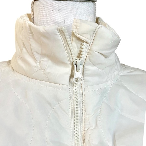90 Degrees Cream Zip Quilted Vest Jacket Ruffle Shoulders Pockets Size S - Picture 3 of 7
